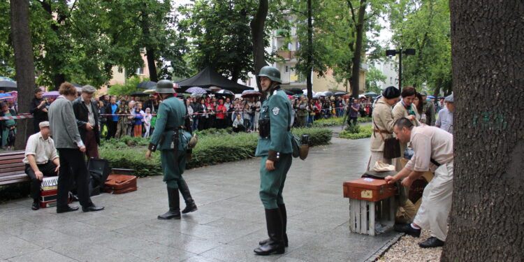 31.07.2022. Busko-Zdrój. Widowisko historyczne pt. Powstanie Warszawskie. / Fot. Marta Gajda-Kruk - Radio Kielce