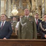 19.07.2022. Sandomierz. Święto policji. Na zdjęciu (pierwszy z lewej): poseł Marek Kwitek / Fot. Grażyna Szlęzak - Radio Kielce