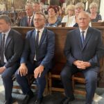 19.07.2022. Sandomierz. Święto policji. Na zdjęciu (od lewej): Marek Kos - dyrektor Szpitala Specjalistycznego im. Ducha Świętego w Sandomierzu, Marcin Piwnik - starosta sandomierski, Tomasz Huk - przewodniczący Rady Powiatu Sandomierskiego / Fot. Grażyna Szlęzak - Radio Kielce