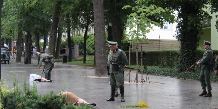 31.07.2022. Busko-Zdrój. Widowisko historyczne pt. Powstanie Warszawskie. / Fot. Marta Gajda-Kruk - Radio Kielce