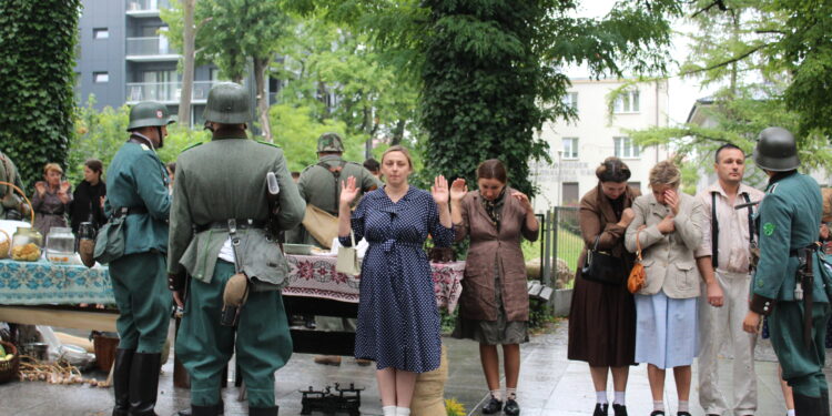 31.07.2022. Busko-Zdrój. Widowisko historyczne pt. Powstanie Warszawskie. / Fot. Marta Gajda-Kruk - Radio Kielce