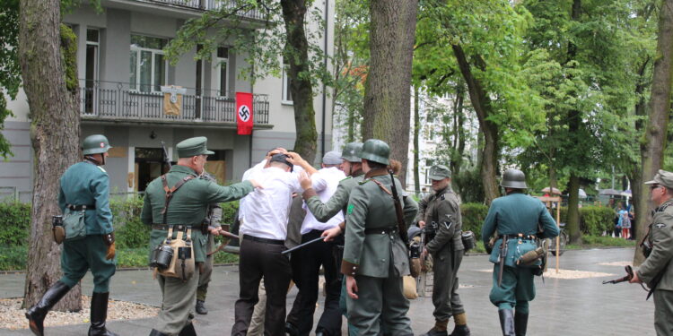 31.07.2022. Busko-Zdrój. Widowisko historyczne pt. Powstanie Warszawskie. / Fot. Marta Gajda-Kruk - Radio Kielce