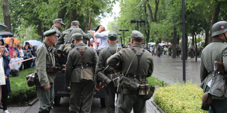 31.07.2022. Busko-Zdrój. Widowisko historyczne pt. Powstanie Warszawskie. / Fot. Marta Gajda-Kruk - Radio Kielce