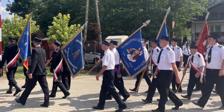 23.07.2022. Ossala. Jubileusz stulecia istnienia Ochotniczej Straży Pożarnej / Fot. Grażyna Szlęzak - Radio Kielce