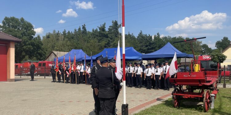 23.07.2022. Ossala. Jubileusz stulecia istnienia Ochotniczej Straży Pożarnej / Fot. Grażyna Szlęzak - Radio Kielce
