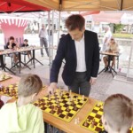 03.07.2022. Kielce. Symultana szachowa. Na zdjęciu (w środku): Bartosz Soćko - arcymistrz szachowy / Fot. Jarosław Kubalski - Radio Kielce