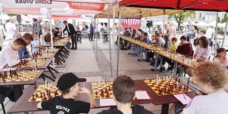 03.07.2022. Kielce. Symultana szachowa / Fot. Jarosław Kubalski - Radio Kielce