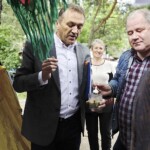 Poznaliśmy najlepsze potrawy powiatu. Tym razem inspirowane przepisami babci - Radio Kielce 10.07.2022. Tokarnia. XV Konkurs Na Najsmaczniejszą Potrawę Powiatu Kieleckiego. Na zdjęciu (w środku): Mirosław Gębski - starosta kielecki / Fot. Jarosław Kubalski - Radio Kielce