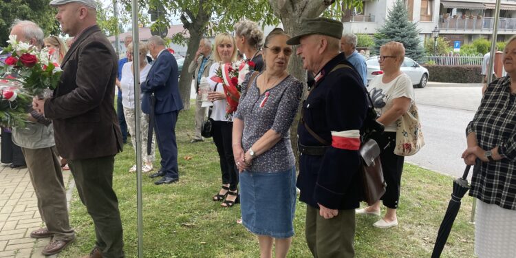 30.07.2022. Sandomierz. Obchodzy 78. rocznicy Powstania Warszawskiego. Odsłonięcie tablicy K. K. Baczyńskiego / Fot. Grażyna Szlęzak - Radio Kielce