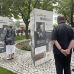30.07.2022. Sandomierz. Obchodzy 78. rocznicy Powstania Warszawskiego. Odsłonięcie tablicy K. K. Baczyńskiego / Fot. Grażyna Szlęzak - Radio Kielce