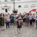 30.07.2022. Sandomierz. Spotkanie pt. „Wolne śpiewanie”. Na zdjęciu (w środku): Anna Przybysz. /Fot. Grażyna Szlęzak - Radio Kielce