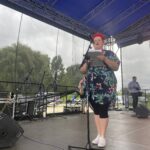 31.07.2022. Sandomierz. Pierwsze Powiatowe Święto Miodu. Na zdjęciu: Agnieszka Pawlikowska - prezes Stowarzyszenia Pszczelarzy Ziemi Świętokrzyskiej. / Fot. Grażyna Szlęzak - Radio Kielce.