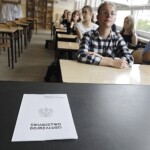 05.07.2022. Kielce. Odbieranie świadectw maturalnych / Fot. Jarosław Kubalski - Radio Kielce