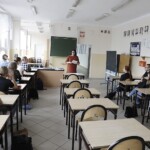 05.07.2022. Kielce. Odbieranie świadectw maturalnych / Fot. Jarosław Kubalski - Radio Kielce