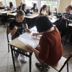 05.07.2022. Kielce. Odbieranie świadectw maturalnych / Fot. Jarosław Kubalski - Radio Kielce