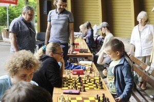 06.07.2022. Kielce. Park Miejski. Wakacyjna Szkoła Szachowa Radia Kielce / Fot. Jarosław Kubalski - Radio Kielce