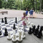 06.07.2022. Kielce. Park Miejski. Wakacyjna Szkoła Szachowa Radia Kielce / Fot. Jarosław Kubalski - Radio Kielce