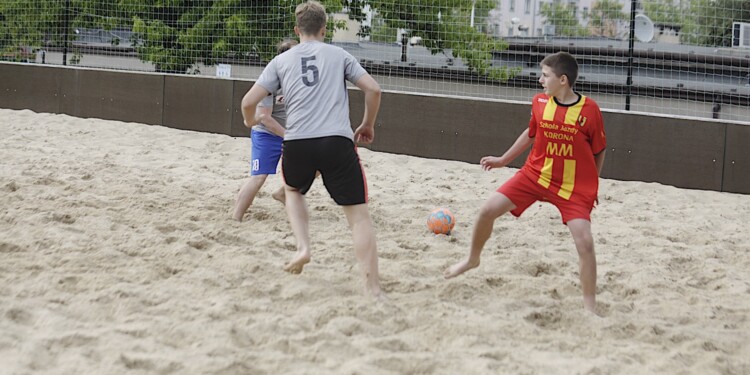 09.07.2022. Kielce. XI Turniej Piłkarski Plażowych Trójek o Puchar senatora Krzysztofa Słonia / Fot. Jarosław Kubalski - Radio Kielce