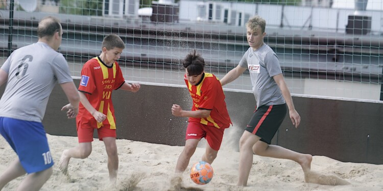 09.07.2022. Kielce. XI Turniej Piłkarski Plażowych Trójek o Puchar senatora Krzysztofa Słonia / Fot. Jarosław Kubalski - Radio Kielce