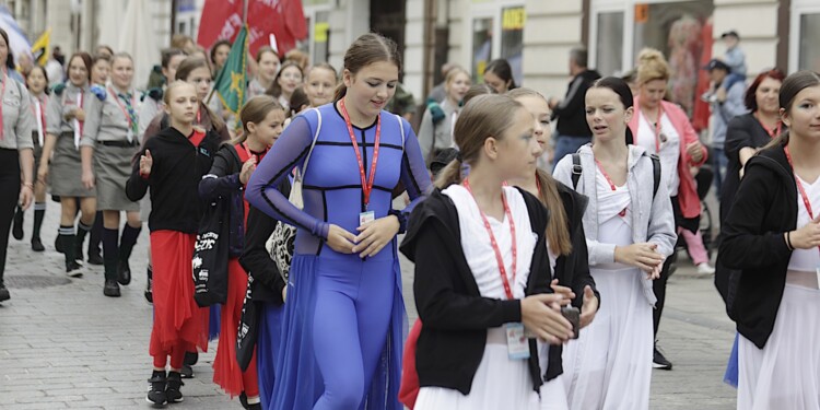 10.07.2022. Kielce. Korowód uczestników Przeglądu Piosenki Harcerskiej / Fot. Jarosław Kubalski - Radio Kielce