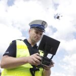 Kaskadowe pomiary prędkości mają zmusić do bezpiecznej jazdy - Radio Kielce 15.07.2022. Kieleckie. Policjanci kontrolują prędkość / Fot. Jarosław Kubalski - Radio Kielce