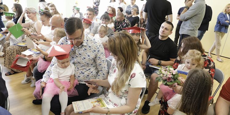 15.07.2022. Chęciny. Żłobek „Królewski Raj Malucha”. Wizyta minister Marleny Maląg / Fot. Jarosław Kubalski - Radio Kielce