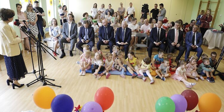 15.07.2022. Chęciny. Żłobek „Królewski Raj Malucha”. Wizyta minister Marleny Maląg / Fot. Jarosław Kubalski - Radio Kielce