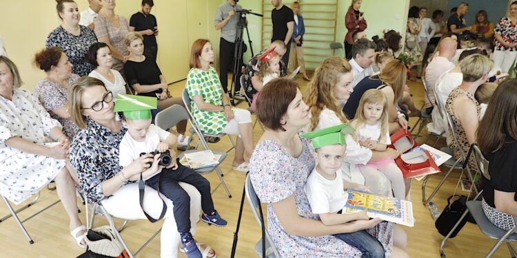 15.07.2022. Chęciny. Żłobek „Królewski Raj Malucha”. Wizyta minister Marleny Maląg / Fot. Jarosław Kubalski - Radio Kielce