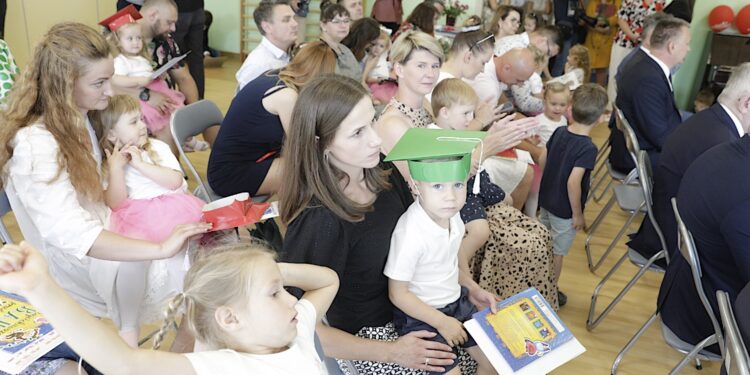 15.07.2022. Chęciny. Żłobek „Królewski Raj Malucha”. Wizyta minister Marleny Maląg / Fot. Jarosław Kubalski - Radio Kielce