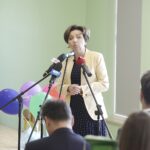 15.07.2022. Chęciny. Żłobek „Królewski Raj Malucha”. Wizyta minister Marleny Maląg. Na zdjęciu: minister rodziny i polityki społecznej Marlena Maląg / Fot. Jarosław Kubalski - Radio Kielce