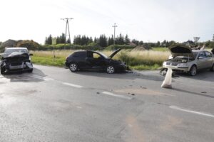 18.07.2022. Kostomłoty Drugie. Zderzenie trzech samochodów / Fot. Jarosław Kubalski - Radio Kielce