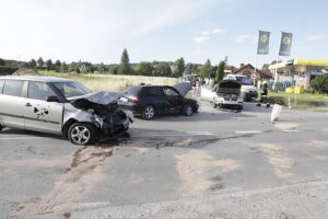 18.07.2022. Kostomłoty Drugie. Zderzenie trzech samochodów / Fot. Jarosław Kubalski - Radio Kielce