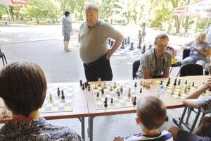 20.07.2022. Kielce. Park Miejski. Wakacyjna Szkoła Szachowa Radia Kielce / Fot. Jarosław Kubalski - Radio Kielce