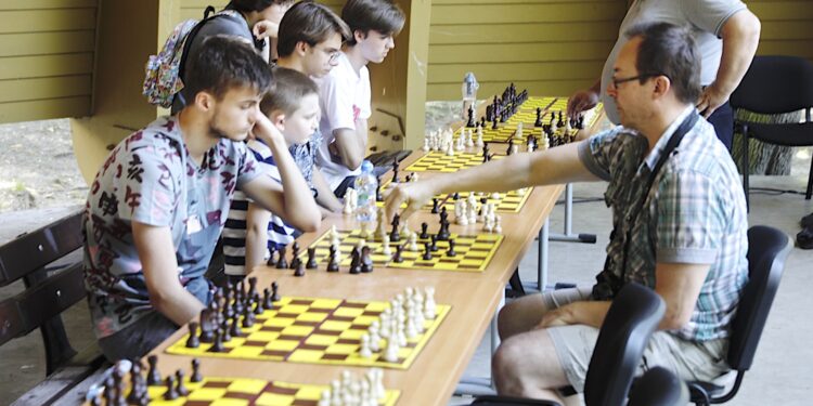 20.07.2022. Kielce. Park Miejski. Wakacyjna Szkoła Szachowa Radia Kielce / Fot. Jarosław Kubalski - Radio Kielce