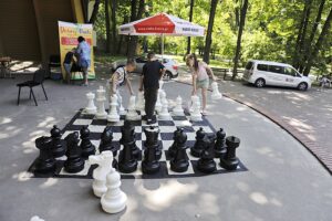 20.07.2022. Kielce. Park Miejski. Wakacyjna Szkoła Szachowa Radia Kielce / Fot. Jarosław Kubalski - Radio Kielce