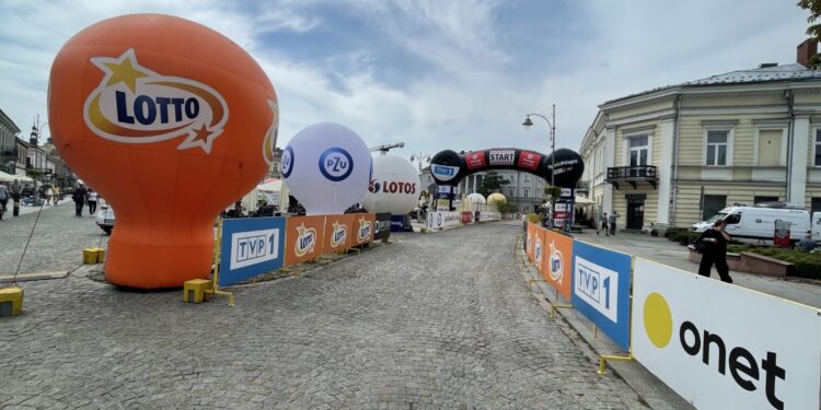 Kielce. Rynek. Miejsce startu wyścigu Tour de Pologne / Fot. Jarosław Kubalski - Radio Kielce