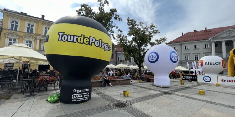 Kielce. Rynek. Miejsce startu wyścigu Tour de Pologne / Fot. Jarosław Kubalski - Radio Kielce