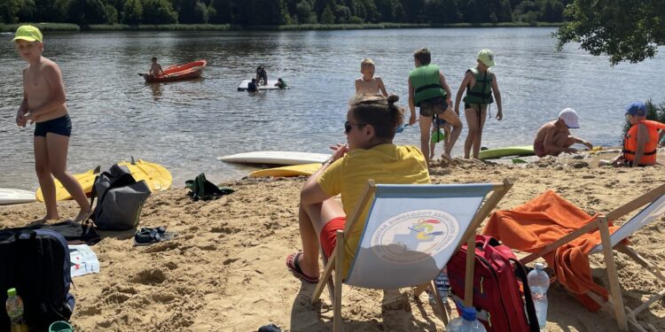 27.07.2022. Cedzyna. Zalew. Półkolonie dla dzieci / Fot. Iwona Murawska - Radio Kielce