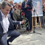 09.07.2022. Busko-Zdrój. Odsłonięcie słoneczka w Parku Zdrojowym. Na zdjęciu: Adam Zdunikowski - tenor / Fot. Dorota Klusek - Radio Kielce