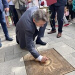 09.07.2022. Busko-Zdrój. Odsłonięcie słoneczka w Parku Zdrojowym. Na zdjęciu: Adam Zdunikowski - tenor / Fot. Dorota Klusek - Radio Kielce