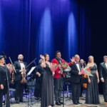 09.07.2022. Solec-Zdrój. Koncert „Od operetki do musicalu”. Na zdjęciu (od lewej): Ludmiła Worobec-Witek (Strauss Ensemble), Maciej Jaroń (Strauss Ensemble), Edyta Krzemień – sopran, Marcin Jajkiewicz – baryton, Artur Jaroń – prowadzący (Strauss Ensemble), Magdalena Idzik – mezzosopran i Adam Zdunikowski – tenor / Fot. Dorota Klusek - Radio Kielce