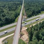 21.07.2022. Droga ekspresowa S7. Budowa kładki rowerowej / Fot. Jarosław Kubalski - Radio Kielce