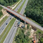 21.07.2022. Droga ekspresowa S7. Budowa kładki rowerowej / Fot. Jarosław Kubalski - Radio Kielce