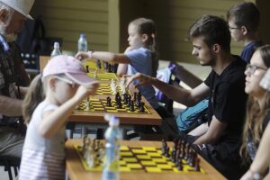 27.07.2022. Kielce. Park Miejski. Wakacyjna Szkoła Szachowa Radia Kielce / Fot. Jarosław Kubalski - Radio Kielce