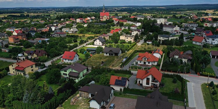 27.07.2022. Łopuszno. Widok na miejscowość / Fot. Jarosław Kubalski - Radio Kielce