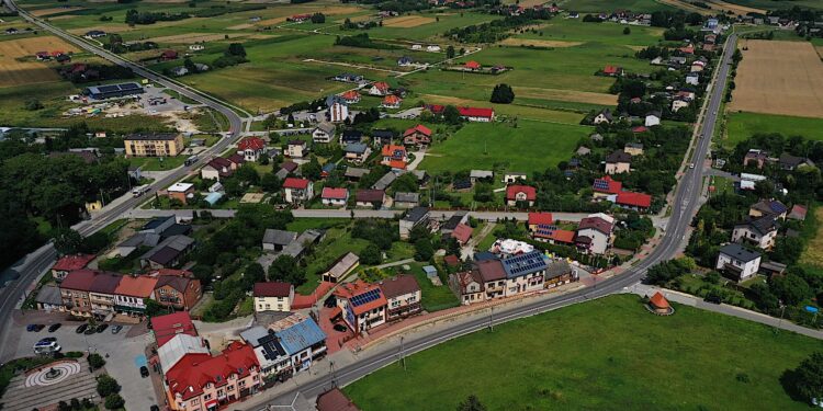 27.07.2022. Łopuszno. Widok na miejscowość / Fot. Jarosław Kubalski - Radio Kielce