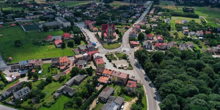 27.07.2022. Łopuszno. Widok na miejscowość / Fot. Jarosław Kubalski - Radio Kielce