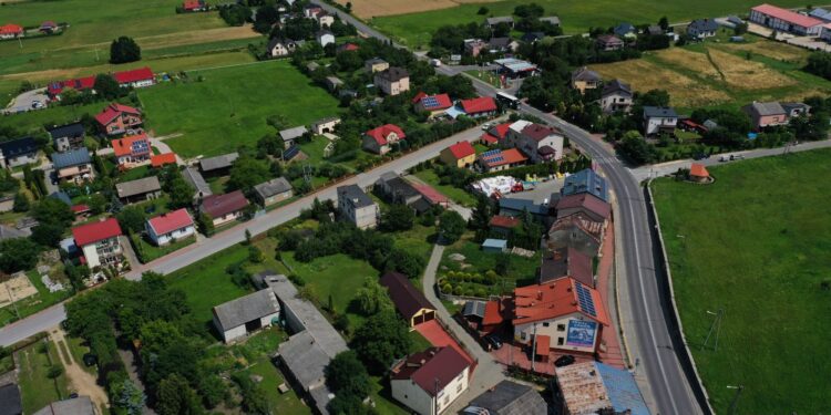 27.07.2022. Łopuszno. Widok na miejscowość / Fot. Jarosław Kubalski - Radio Kielce