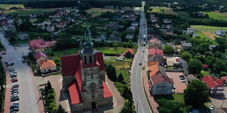 27.07.2022. Łopuszno. Widok na miejscowość / Fot. Jarosław Kubalski - Radio Kielce