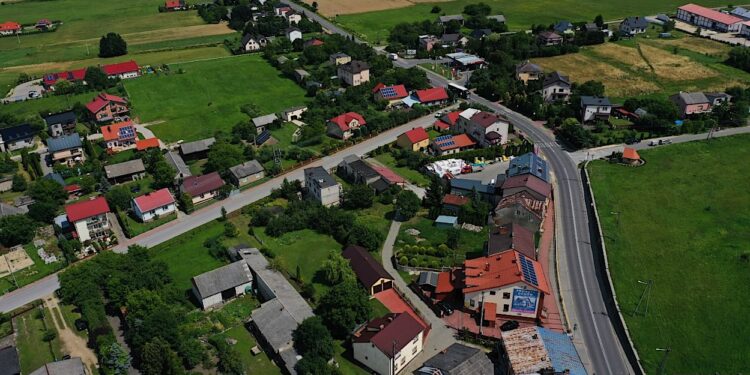 27.07.2022. Łopuszno. Widok na miejscowość / Fot. Jarosław Kubalski - Radio Kielce